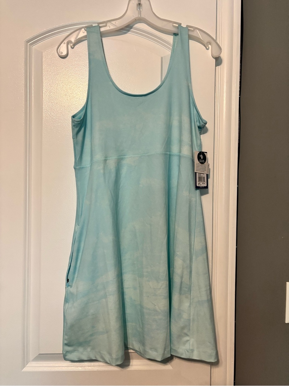 NWT Huk Icon Printed Dress Aqua UPF 30 Performance Dress Size Medium